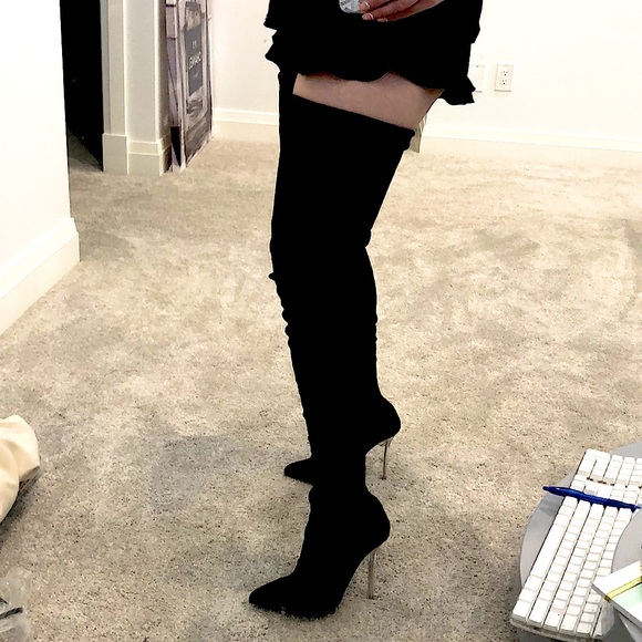 Higher above thigh black boots - Picture 3 of 3